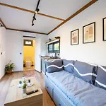 キャンプ場 Nomade Caravan フェティエ