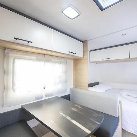 Кемпинг Nomade Caravan *