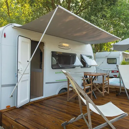Nomade Caravan Кемпинг *