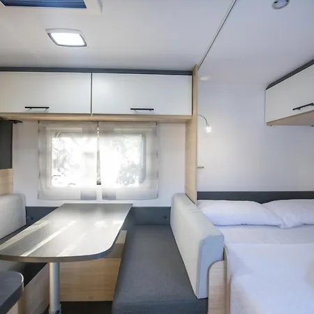 Nomade Caravan Кемпинг *