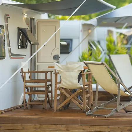 Nomade Caravan Кемпинг